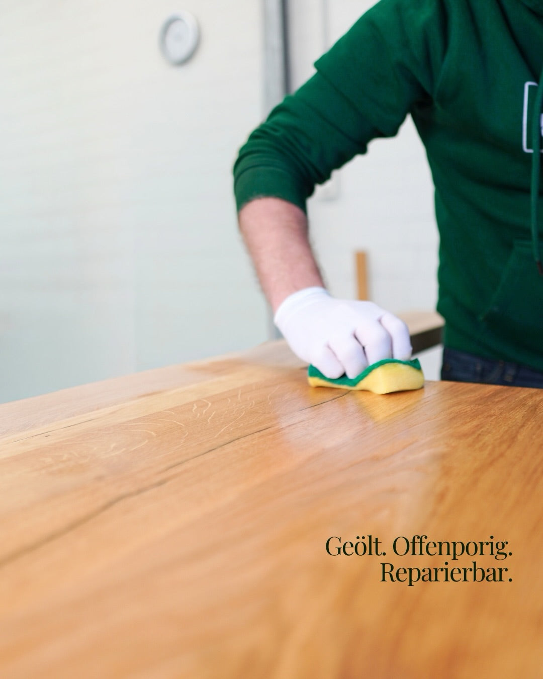 Hand aufs Holz: So bleibt dein Wildwuchs-Tisch ein Leben lang dein Begleiter