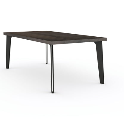 Esstisch aus gewachster Eiche in Schwarz mit massivem Stahlfuß im Design "hohles Bein" von Wildwuchs-Möbel.