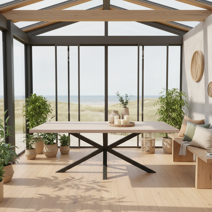 Esstisch aus Eiche, geölt in Grau, mit robustem Spidergestell von Wildwuchs-Möbel, modernes Design, voll sichtbar auf dem Bild