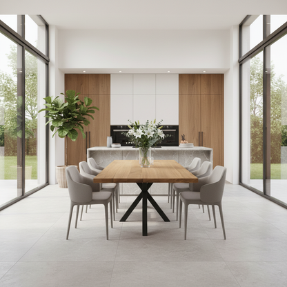 Esstisch aus gewachster Eiche mit Spidergestell von Wildwuchs-Möbel, modernes Design und natürliche Holzmaserung.