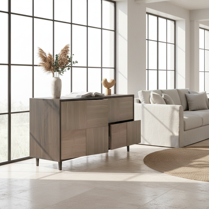 Moderner Wildwuchs-Möbel Sideboard "Mosaik" aus Eiche, schwarz/weiß geölt, 120cm breit, hochwertig verarbeitet, zentral im hellen Wohnzimmer.