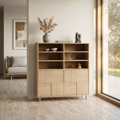 Moderner Eichen-Highboard von Wildwuchs-Möbel, hochwerig verarbeitet, 120cm breit, mit geölter Mosaik-Oberfläche in hellem Wohnraum.