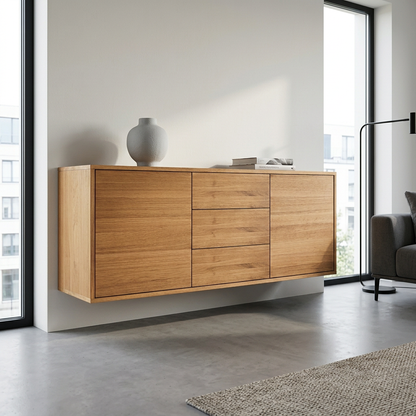 Moderner Eiche Sideboard "Schmale Fuge" von Wildwuchs-Möbel, 180cm, naturgeölt, hängende Variante mit Keilleiste im stilvollen Wohnzimmer.