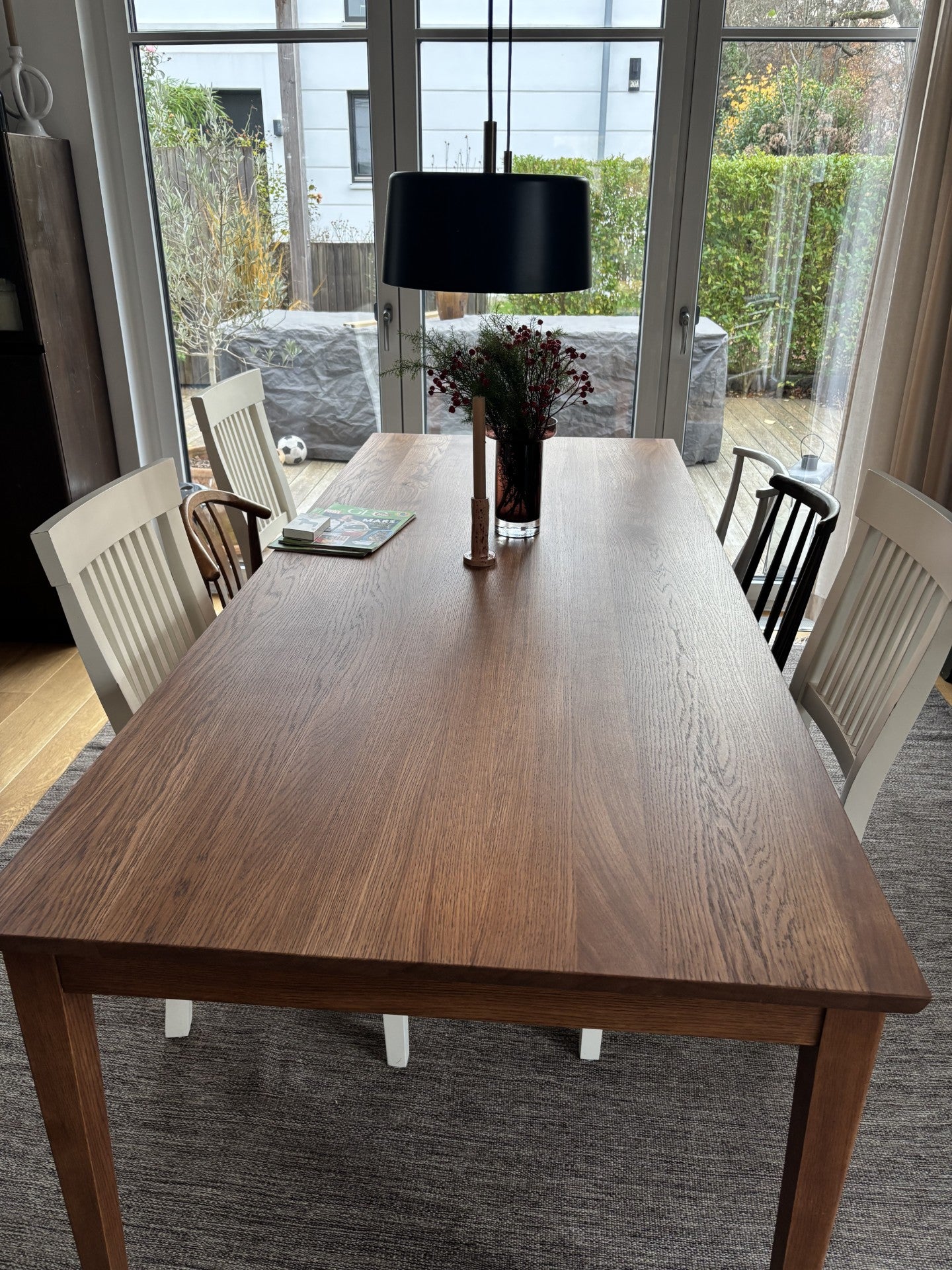 Esstisch aus Eiche Premium in Reinform Braun, gewachst, mit schlankem Holzfuß, 180x80 cm, von Wildwuchs-Möbel