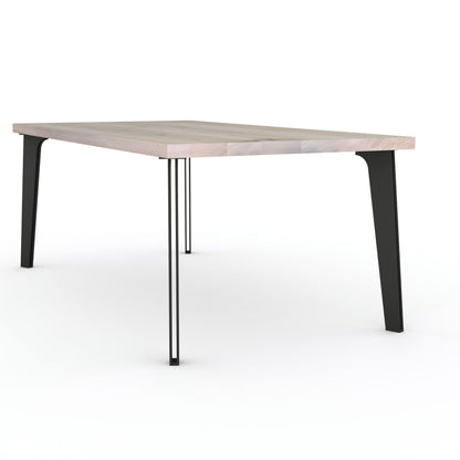 Rustikaler Esstisch aus geölter Eiche mit hohlem Stahlbein, 180x80cm, Wildwuchs-Möbel, natürlicher Holzlook und robustes Design