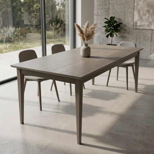 Massiver Esstisch aus Eiche in Grau geölt mit schlankem Holzfuß, hochwertiges Design von Wildwuchs-Möbel.