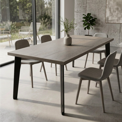 Massiver Esstisch aus Eiche, grau geölt, mit Hohlstahl-Fuß, hochwertiges Design von Wildwuchs-Möbel, modernes Esszimmermöbel